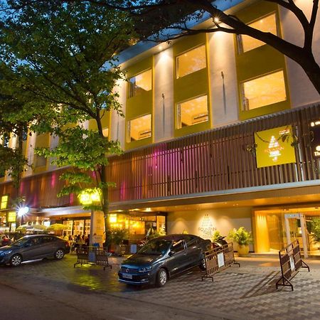 Fountain Tree By Tgi Hotel Bangalore Exterior photo